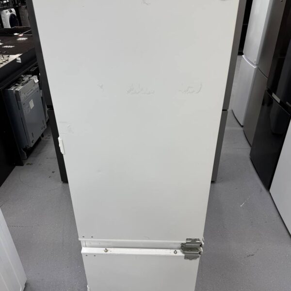 Встраиваемый холодильник комби Haier BCF3261WRU